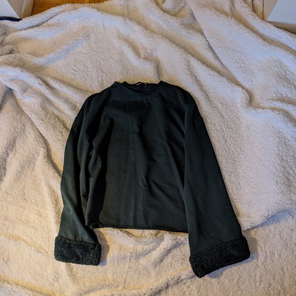 Long sleeved shirt with faux fur details